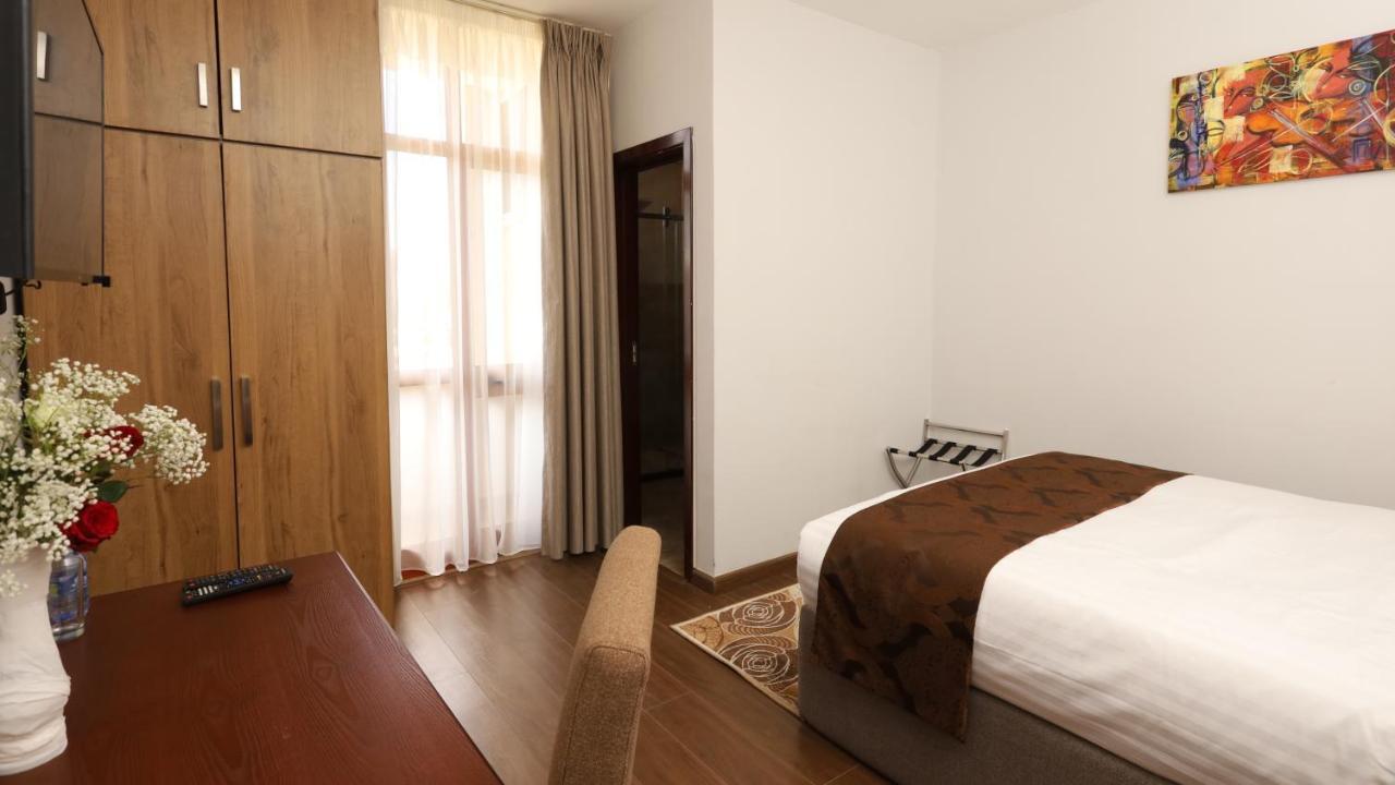 Black Horse Hotel Apartment Аддис-Абеба Екстер'єр фото